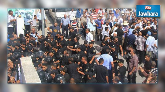 سيدي بوزيد : الأمن يطوق مسيرة ضد قانون المصالحة