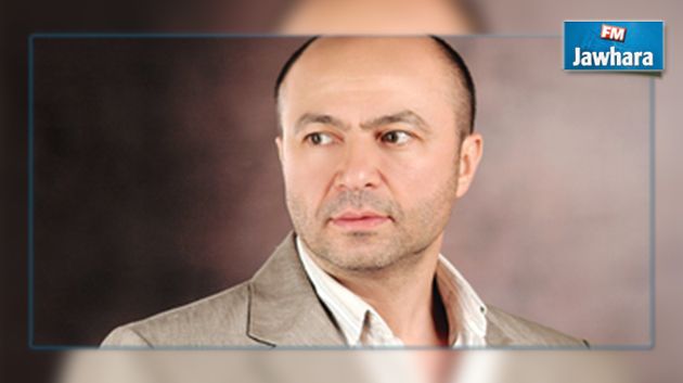 ممثل سوري لاجئ في أمريكا يتحول إلى نادل وسائق أجرة