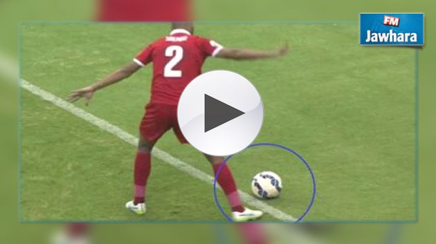 أغرب ضربة جزاء : ممنوع لمس الكرة باليد حتى خارج الميدان (فيديو)