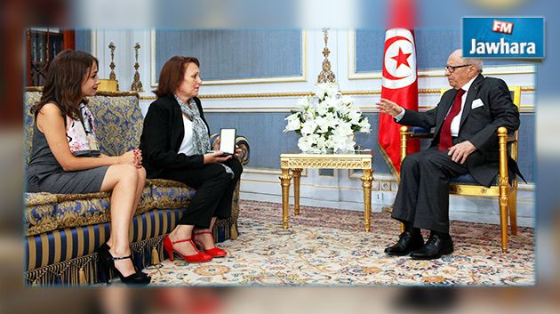قايد السبسي يمنح وسام الصنف الثاني من وسام الجمهورية لمختار اليحياوي