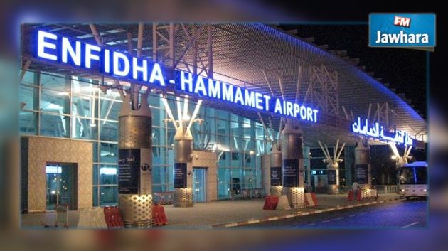 العملة المتعاقدون بمطار النفيضة ينفذون وقفة احتجاجية ضد قرار تسريحهم