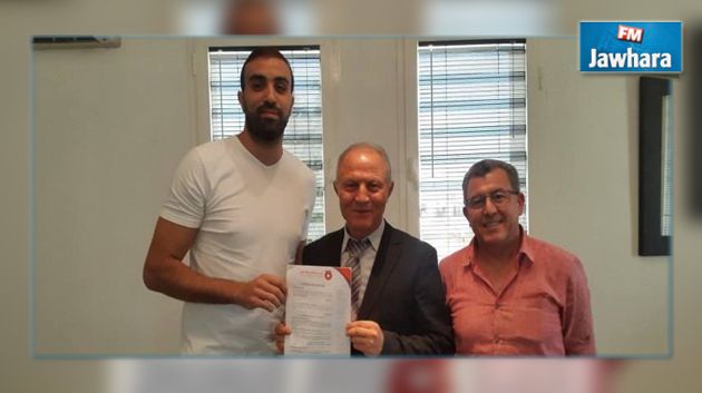 مكرم بن رمضان يمضي رسميا مع النجم الساحلي