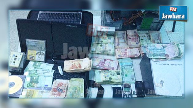 جرجيس : إيقاف شخص بتهمة تسفير الشباب إلى بؤر التوتر وحجز مبالغ مالية وحواسيب