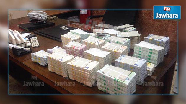 حجز 2 مليون دينار بحوزة مواطن أجنبي بمطار تونس قرطاج