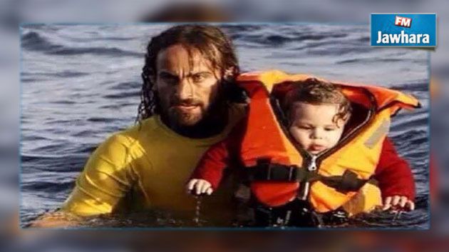 سباح إسباني يقضي إجازته بجزيرة لاسبوس اليونانية لإنقاذ اللاجئين 