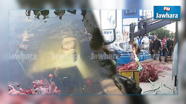 سقوط سيارة حرس في مياه ميناء الصيد البحري بطبلبة