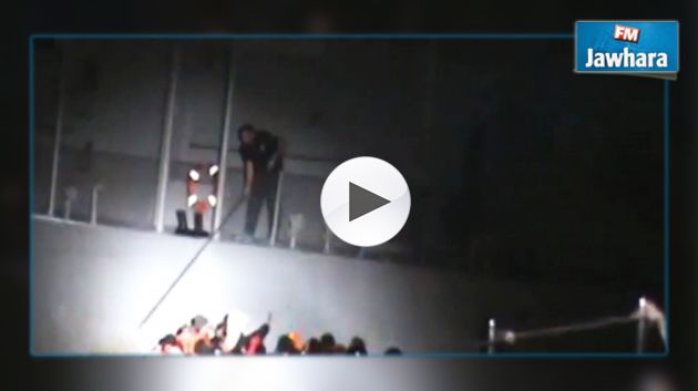 خفر السواحل اليوناني يحاول إغراق مركب يحمل لاجئين سوريين