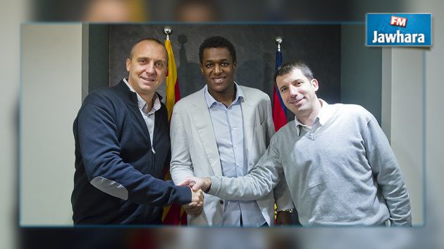 وائل جلوز يمدد عقده مع نادي برشلونة