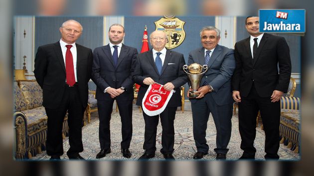 رئيس الجمهورية يستقبل وفدا عن النجم الساحلي بعد تتويجه بكـأس الكاف