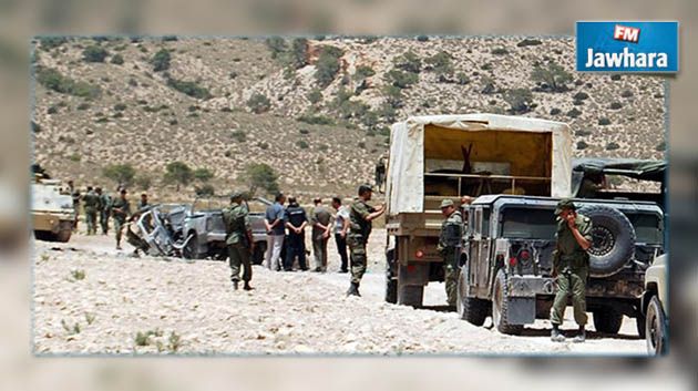 المنطقة العسكرية العازلة : الجيش التونسي يحجز 27 علبة مجوهرات ومواد غذائية وهواتف جوالة