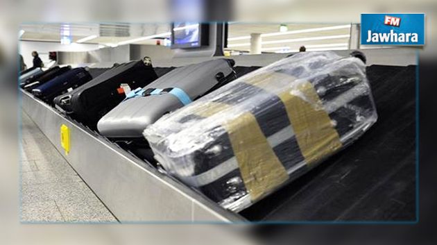 مسافر بريطاني يبتكر طريقة تحمي حقيبته من السرقة في المطار