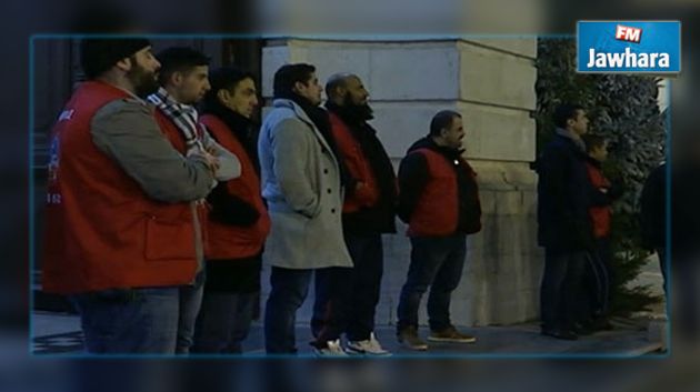 فرنسا : مسلمون يحمون كنيسة أثناء الصلاة