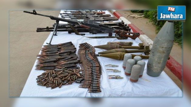 الجيش الجزائري يكشف مخبأ أسلحة وذخيرة 