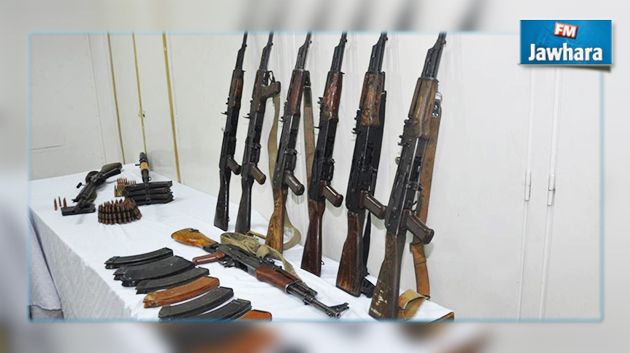 قابس : ايقاف شخصين بعد مداهمة منزل وحجز كمية من الأسلحة