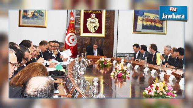 مجلس وزراي مضيّق قبل زيارة الصيد إلى فرنسا