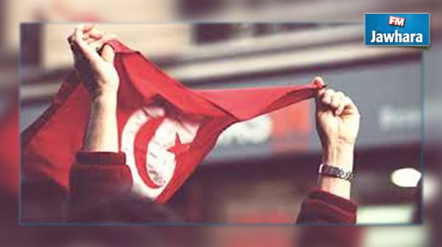 مواطن تونسي يطالب بسحب جنسيته و 16 فردا من عائلته