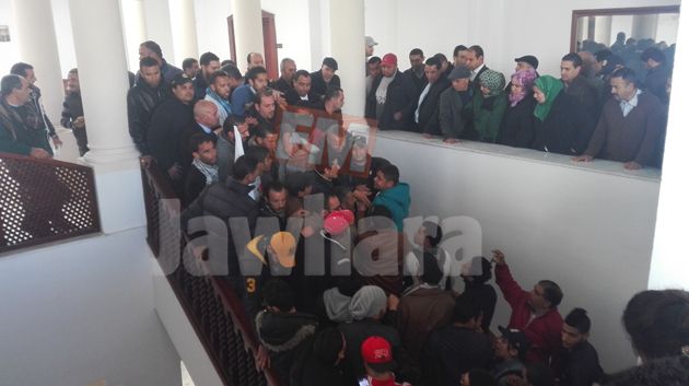 إقتحام مقر ولاية القيروان من قبل محتجين