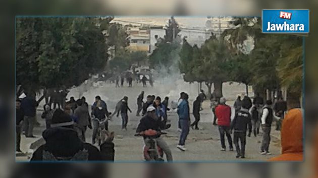 بعد محاولتهم اقتحام مقر ولاية الكاف : استعمال الغاز المسيل للدموع لتفريق المحتجين