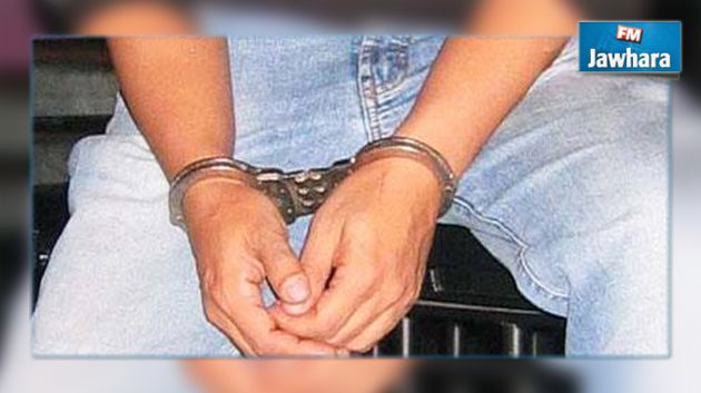 القيروان : إيقاف 10 أشخاص وحجز 5 شاحنات محملة ببضائع مسروقة من مستودع الديوانة