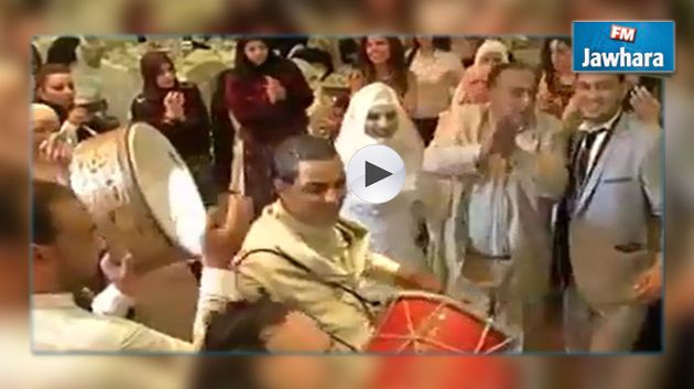 في تحدٍ لحظر التجول : يحتفلون بزفافهم على طريقتهم