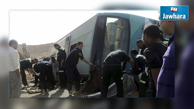 مصر: قتلى وعشرات الجرحى إثر انقلاب حافلة 