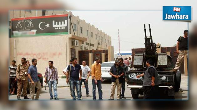 شقيقة شاب تونسي معتقل في ليبيا توجه نداء لوزارة الخارجية