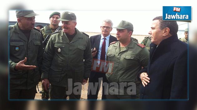 بعد منعهم من تغطية زيارة وزير الدفاع لراس جدير : الصحفيون يقطعون الطريق أمام الوزير