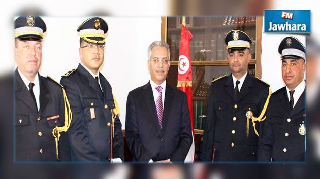 وزير العدل يكرم إطارات بسجن القصرين لدورهم في إحباط محاولة تهريب موقوفين