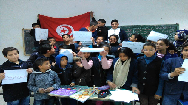 تلاميذ المدرسة الاعدادية الزاوية القصيبة و الثريات بسوسة يحيون الوطن و الجيش و الشهداء