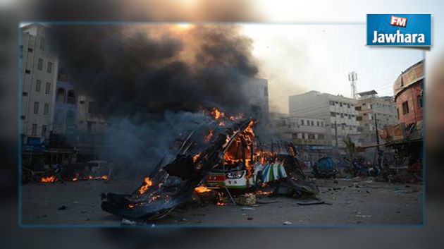 عشرات القتلى في انفجار قنبلة داخل حافلة في باكستان