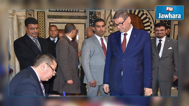 الحبيب الصيد وأعضاء الحكومة يساهمون في صندوق مكافحة الإرهاب