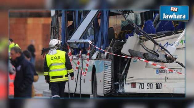  فرنسا : مقتل 12 شخصا في اصطدام حافلة ركاب بشاحنة