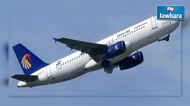 مختطفو الطائرة المصرية يسمحون للركاب بمغادرتها