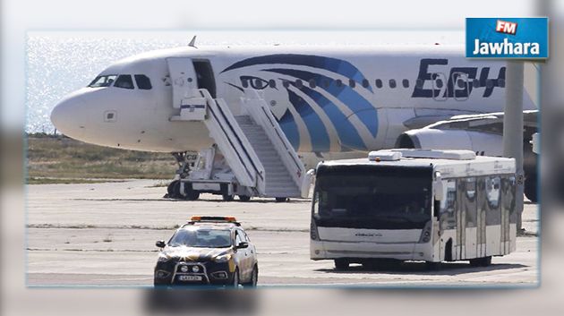 مختطف الطائرة المصرية طالب بالإفراج عن سجناء في مصر