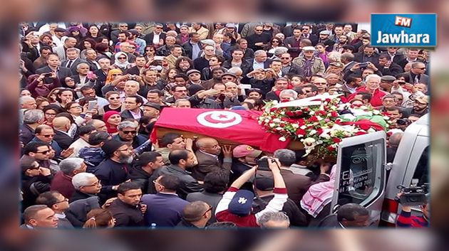 جنازة مهيبة وخاشعة لشاعر تونس