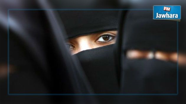 بعد تسفير ابنه إلى سوريا : رجل يُرغم زوجته على