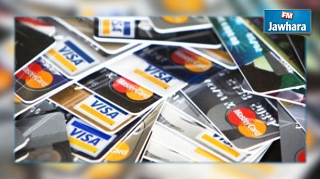 القبض على أجنبي بحوزته 34 بطاقة بنكية