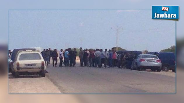 بن قردان : عدد من التجار يغلقون الطريق المؤدية إلى راس جدير