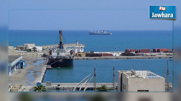 ميناء سوسة : سقوط شاحنة بضائع في البحر ووفاة سائقها