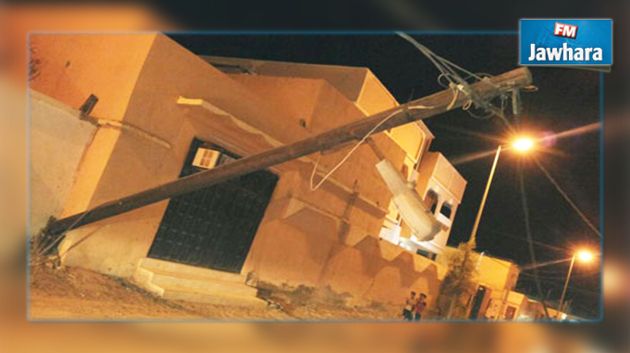 بسبب الرياح القوية : سقوط 120 عمودا كهربائيا ومناطق دون كهرباء