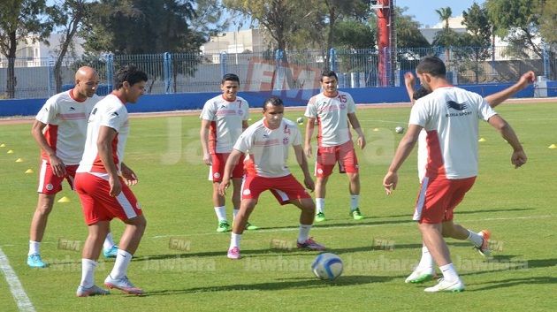   تمارين المنتخب الوطني لكرة القدم بالمنستير