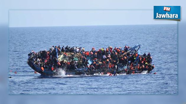 غرق قارب ينقل مئات اللاجئين 