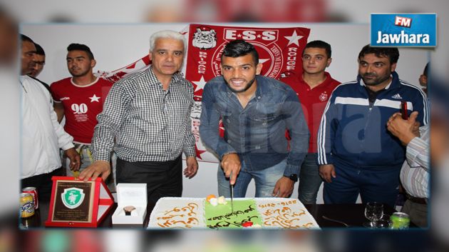 الإتحاد الرياضي بسيدي بوعلي يكرم اللاعب أمين بن عمر