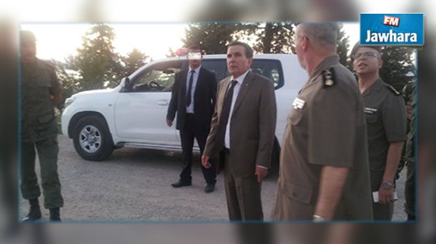 وزير الدفاع يتفقد القاعدة الجوية بسيدي أحمد وإحدى الوحدات بمنزل بورقيبة