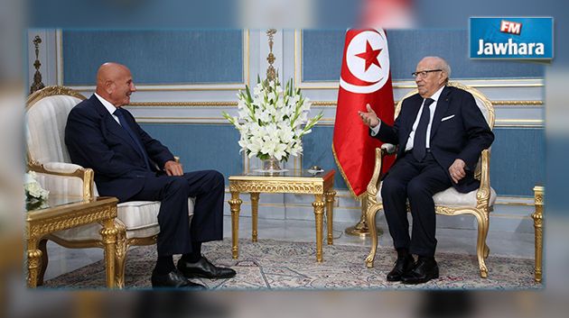 رئيس الجمهورية يلتقي أحمد نجيب الشابي بخصوص مبادرته