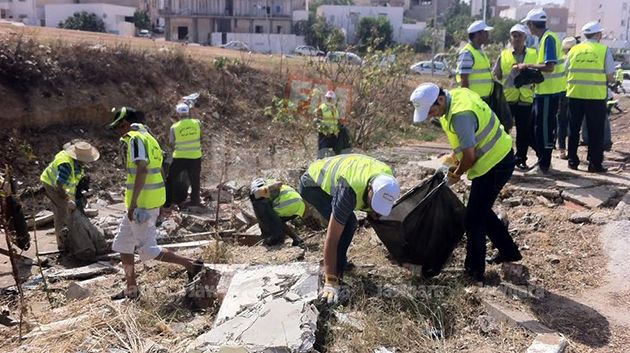 حملة نظافة لوزارة التجهيز والاسكان