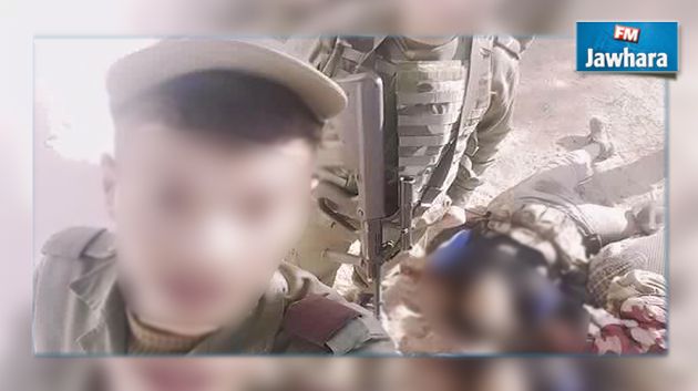 تسريح الجندي صاحب صورة السيلفي مع الإرهابيين : وزارة الدفاع توضح