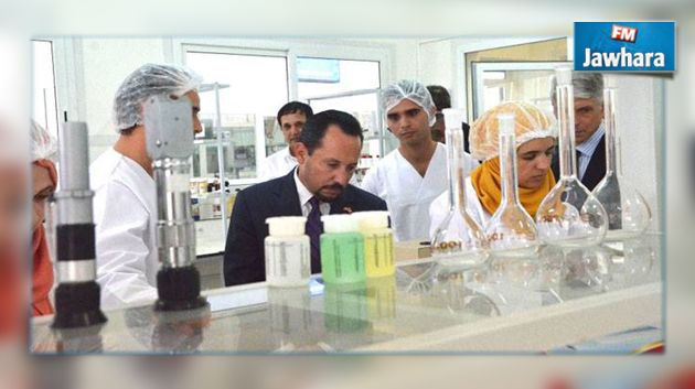 السفيرالأمريكي دانيال روبنستين يزور إحدى مخابر شركة