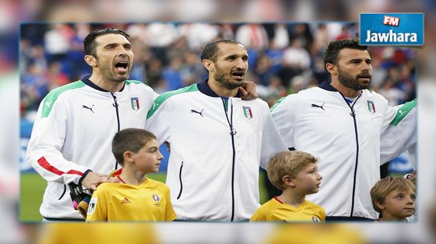 يورو 2016 : لاعبو منتخب إيطاليا يحملون الشارات السوداء في مواجهة ألمانيا