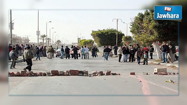 محتجون يقطعون الطريق الوطنية الرابطة بين جندوبة والكاف